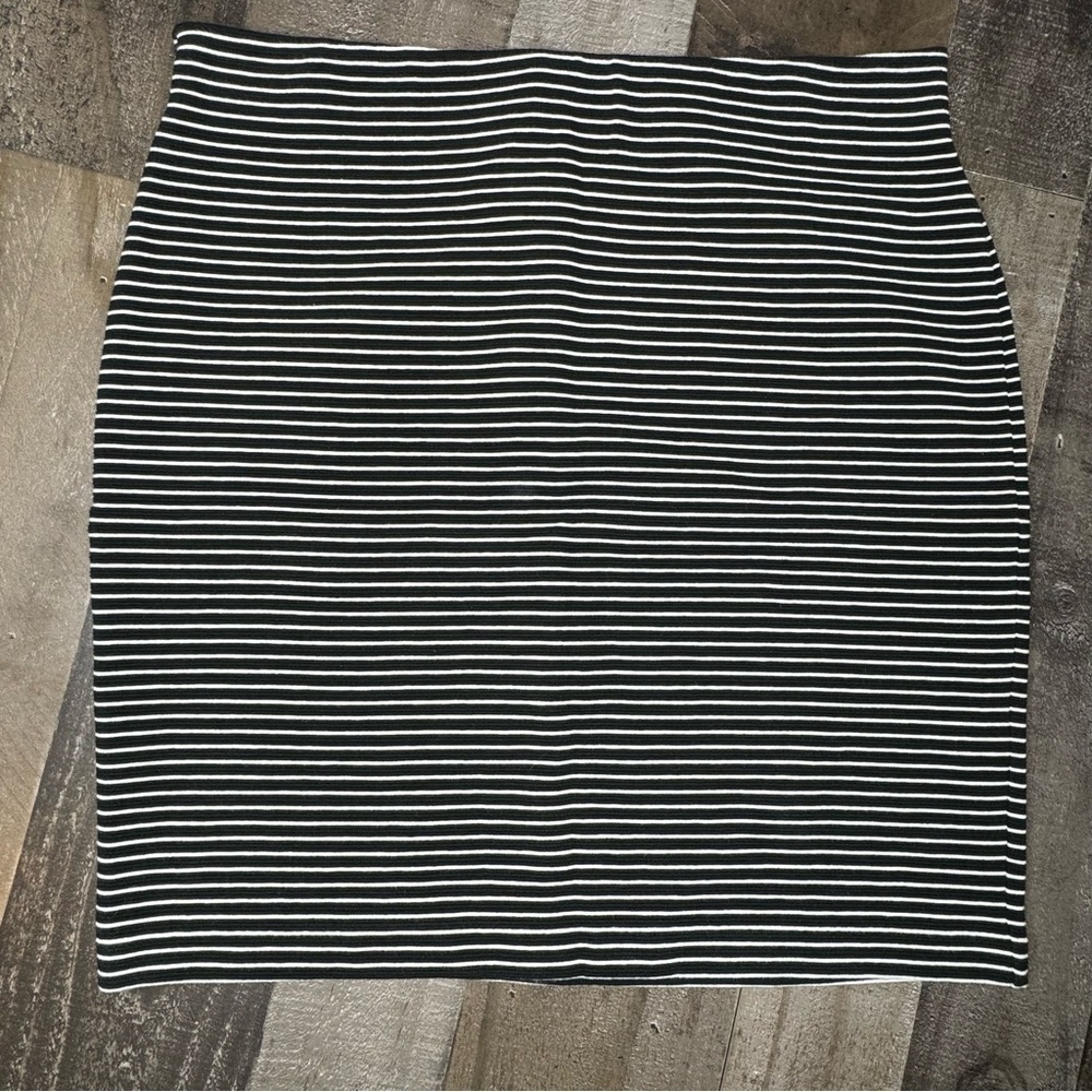 NWT Loft Black & White Striped Knit Skirt size Medium